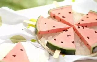 吃瓜自己在家吃,享受悠闲生活时光