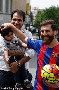 学生围观吃瓜视频,揭秘学生吃瓜视频背后的热点现象