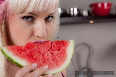 你女吃瓜,揭秘娱乐圈幕后故事，带你走进明星们的真实生活