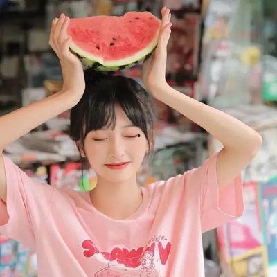 爱 吃瓜 的女孩,爱吃瓜女孩的甜蜜生活