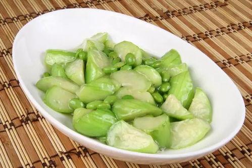 蒜黄能配瓜吃吗,蒜黄与瓜的搭配食用探讨