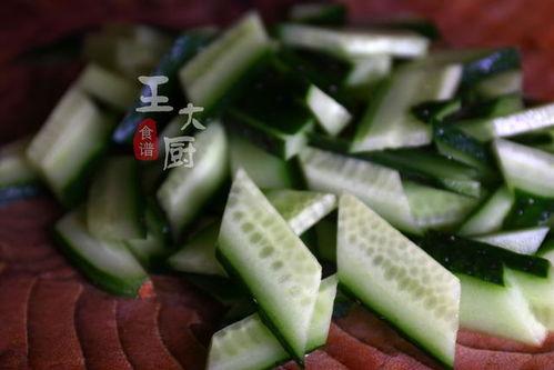 蒜黄能配瓜吃吗,蒜黄与瓜的搭配食用探讨