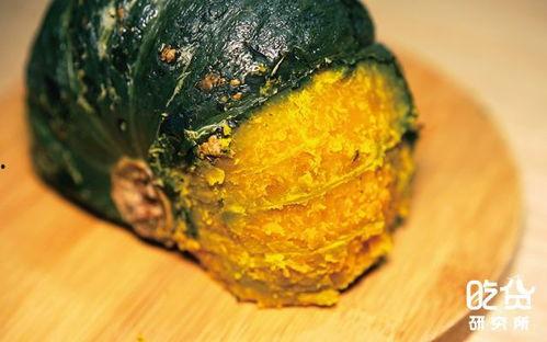 贝贝瓜被虫吃,一场瓜农的守护战