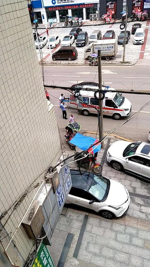 吃瓜吃自己身上车祸,吃瓜群众意外遭遇的惊魂一幕