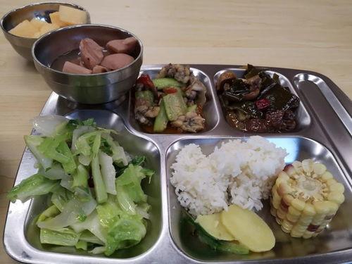 食堂喂奶吃瓜,妈妈喂奶宝宝吃瓜欢乐多