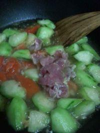 吃胜瓜减肥吗,揭秘天然低卡美食的瘦身奥秘